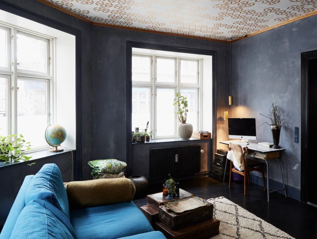 blå stue med guld loft